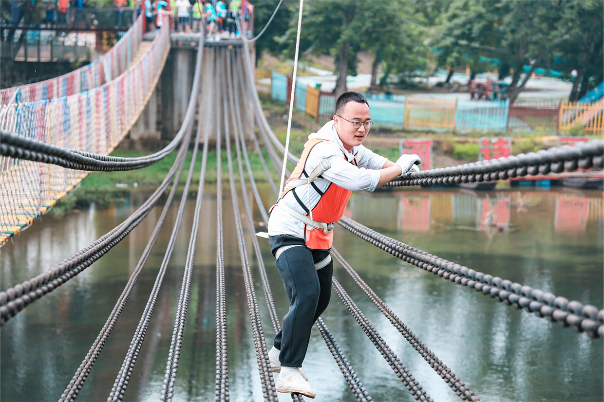 團(tuán)隊(duì)的力量 沖鋒沖鋒，沖向巔峰——沖鋒隊(duì)口號(hào)