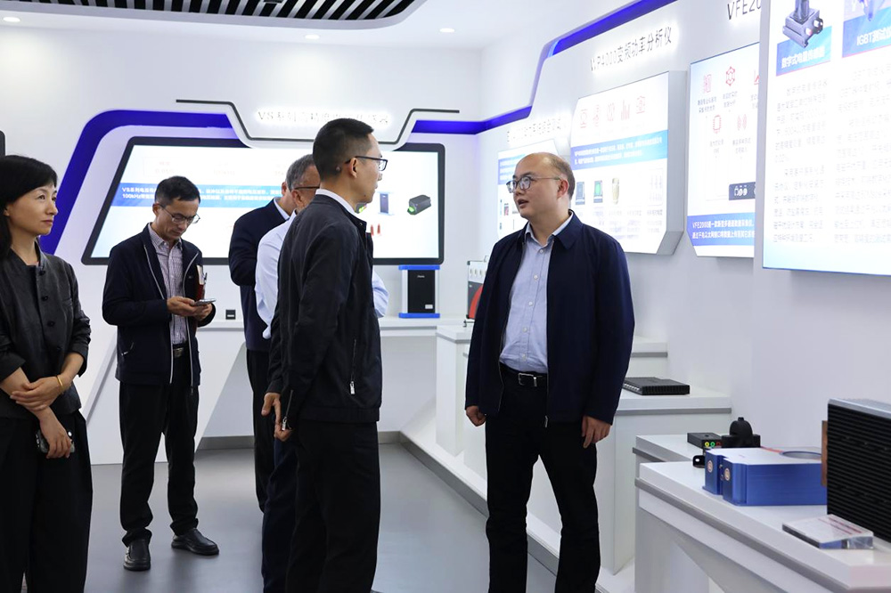 長(zhǎng)沙經(jīng)開(kāi)區(qū)領(lǐng)導(dǎo)蒞臨銀河電氣檢查指導(dǎo)